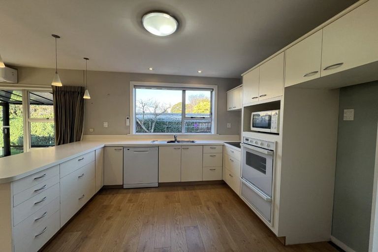 Photo of property in 11 Camberwell Place, Avonhead, Christchurch, 8042
