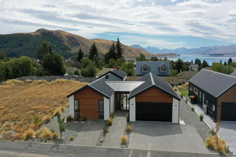 Photo of property in 15 Rodman Lane, Lake Tekapo, 7999