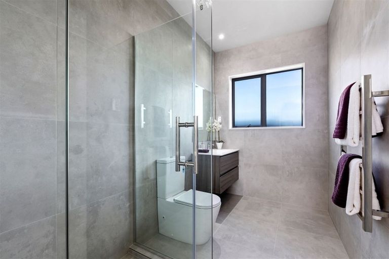 Photo of property in 18 Gilbransen Road, Kumeu, 0810