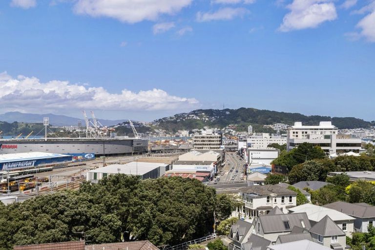 Photo of property in Mansfield Towers, 1 Grant Road, Thorndon, Wellington, 6011