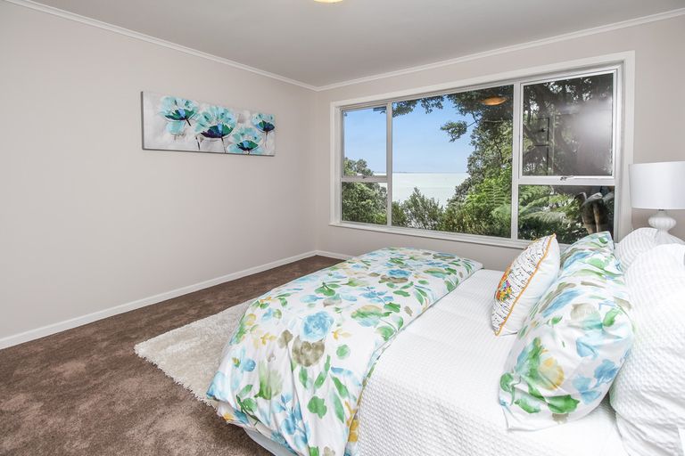 Photo of property in 124 Otitori Bay Road, Titirangi, Auckland, 0604