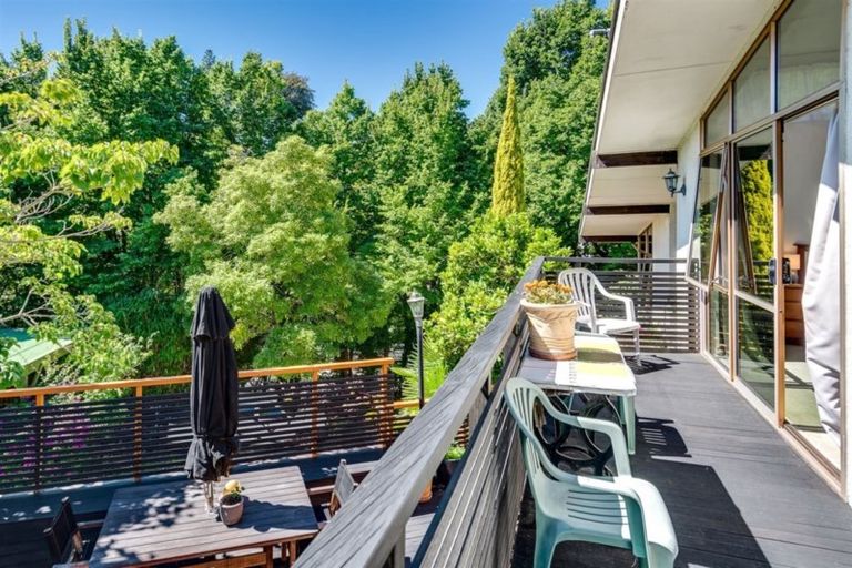 Photo of property in 16 Burns Road, Hospital Hill, Napier, 4110