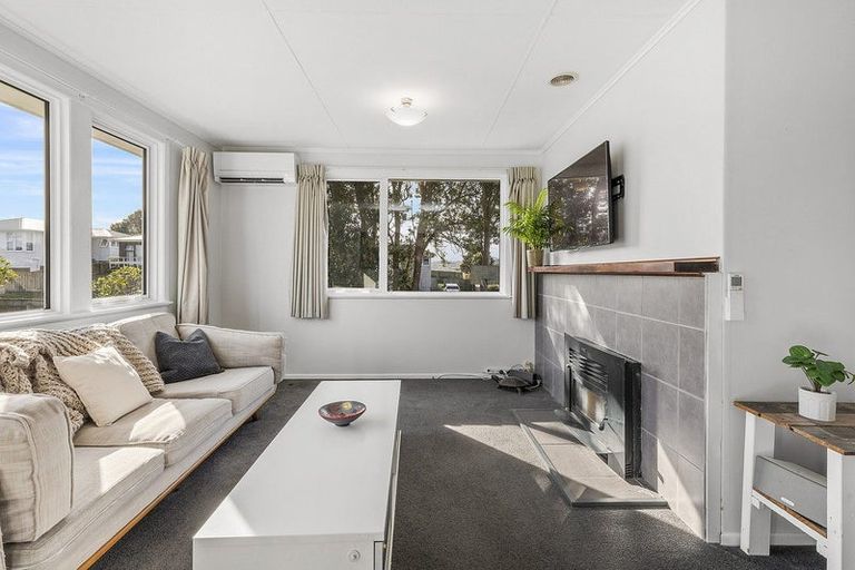 Photo of property in 35 Beauzami Crescent, Ascot Park, Porirua, 5024