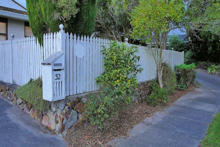 Photo of property in 32 Cecil Place, Cloverlea, Palmerston North, 4412