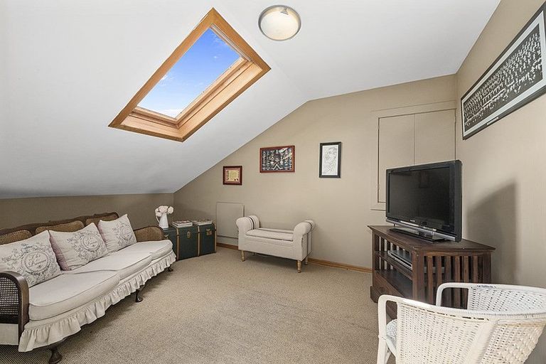 Photo of property in 2 Barton Road, Heretaunga, Upper Hutt, 5018