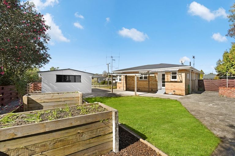 Photo of property in 1 Keitha Place, Glenview, Hamilton, 3206