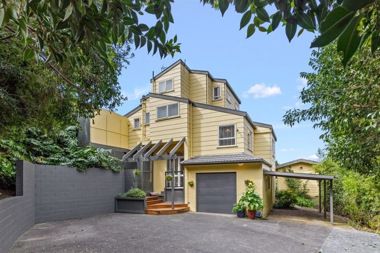 Photo of property in 673 East Coast Road, Browns Bay, Auckland, 0630