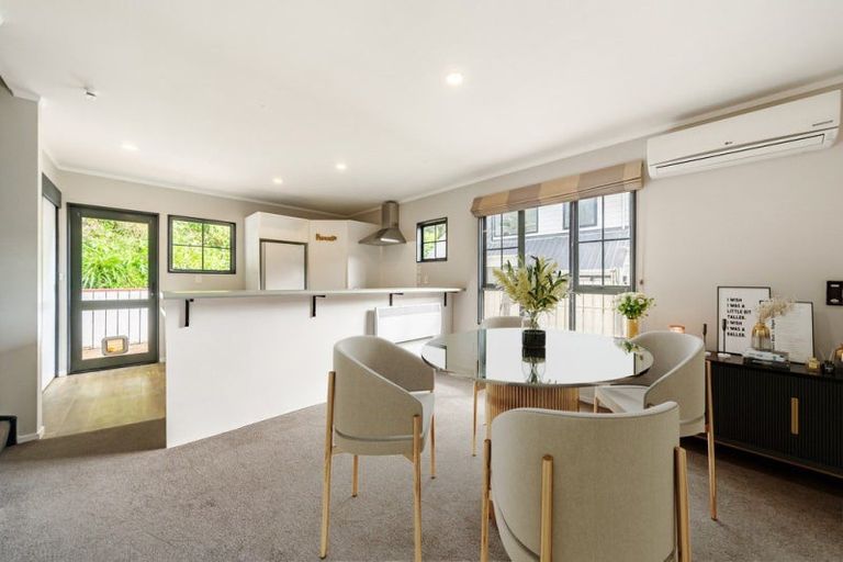 Photo of property in 16b Parsons Glen, Karori, Wellington, 6012