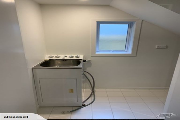 Photo of property in 3/30 John Jennings Drive, Oteha, Auckland, 0632