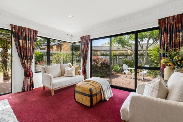 Photo of property in 6 Anderson Way, Highlands Park, New Plymouth, 4312