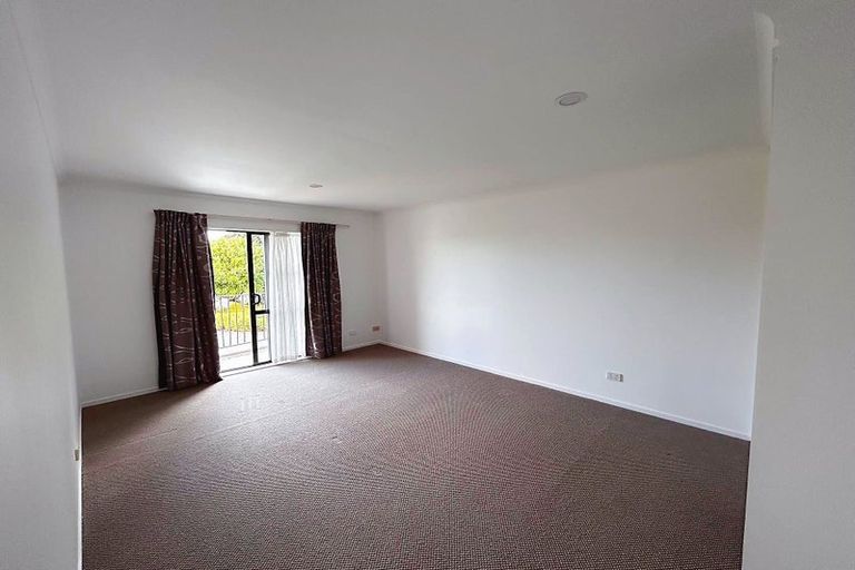 Photo of property in 27 Gunner Drive, Te Atatu Peninsula, Auckland, 0610