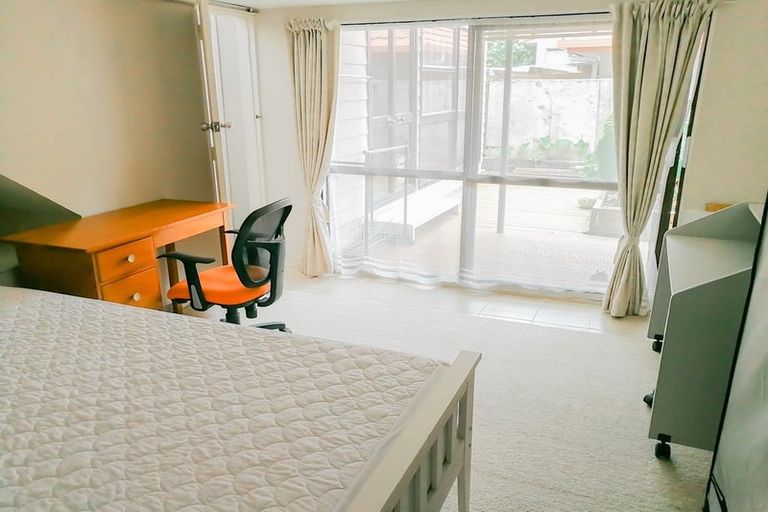 Photo of property in 1/56 Roberts Road, Glenfield, Auckland, 0629