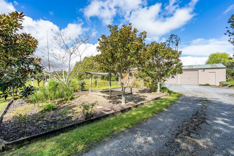 Photo of property in 1021 Old North Road, Waimauku, 0882