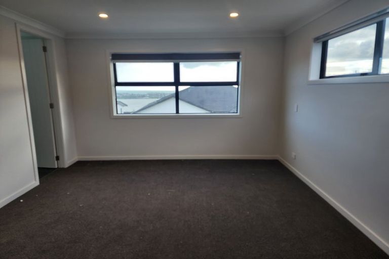 Photo of property in 4a Kaiaho Close, Aotea, Porirua, 5024
