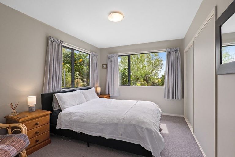 Photo of property in 32 Hyndhope Road, Kennedys Bush, Christchurch, 8025