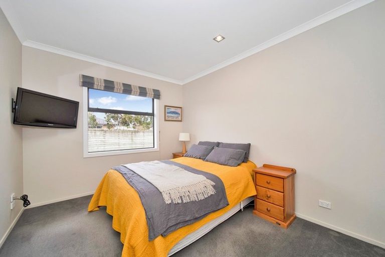 Photo of property in 11 Links Drive, Waiwhakaiho, New Plymouth, 4312