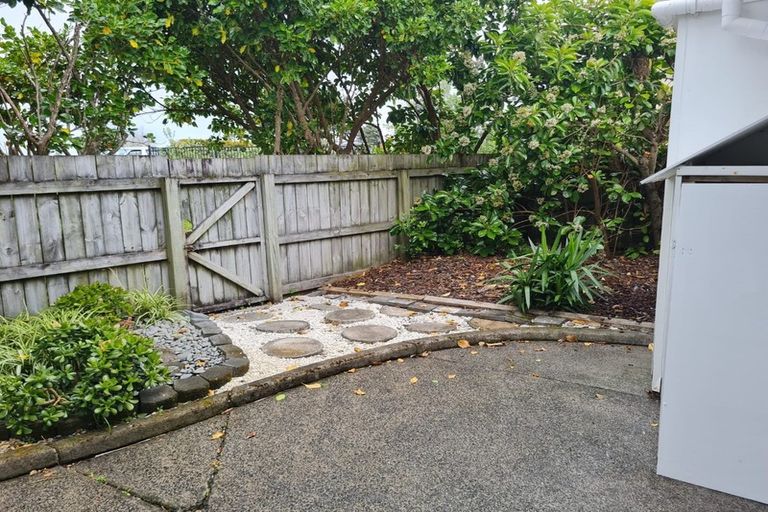 Photo of property in 17 Nukumea Common, Orewa, 0931