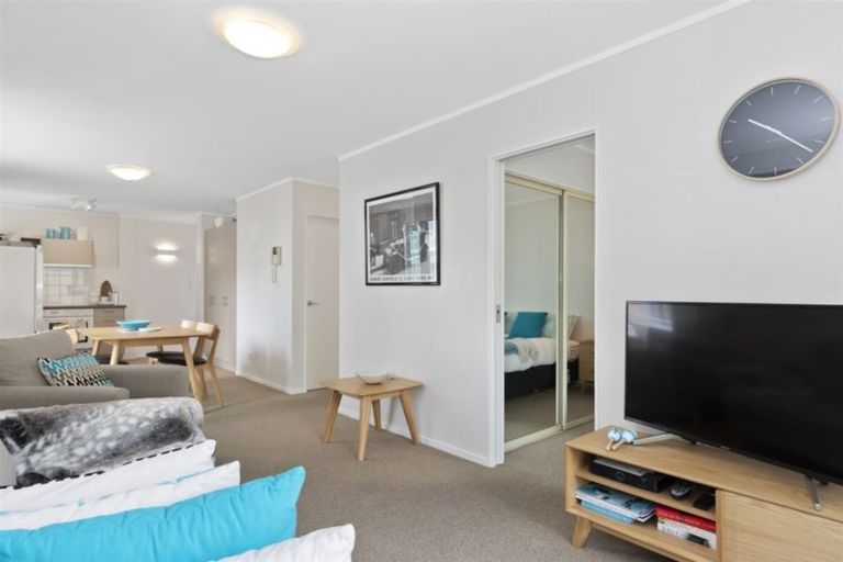 Photo of property in Capri Apartments, 5 The Mall, Mount Maunganui, 3116