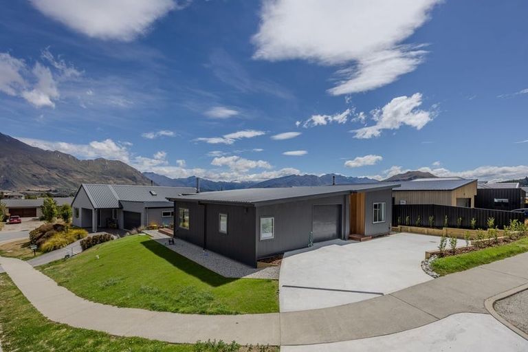 Photo of property in 3 Landsborough Lane, Wanaka, 9305