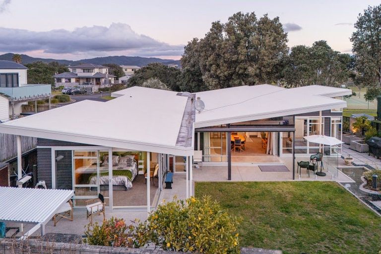 Photo of property in 166 Sands Crescent, Matarangi, Whitianga, 3592