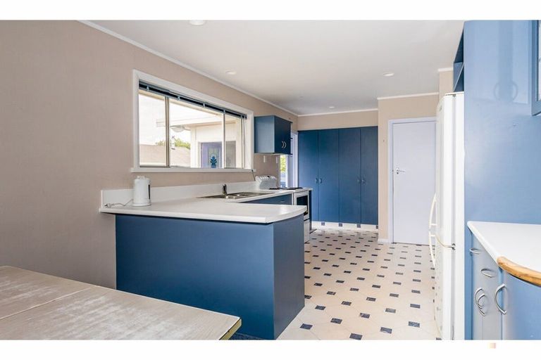 Photo of property in 1 Dixon Street, Waimate, 7924