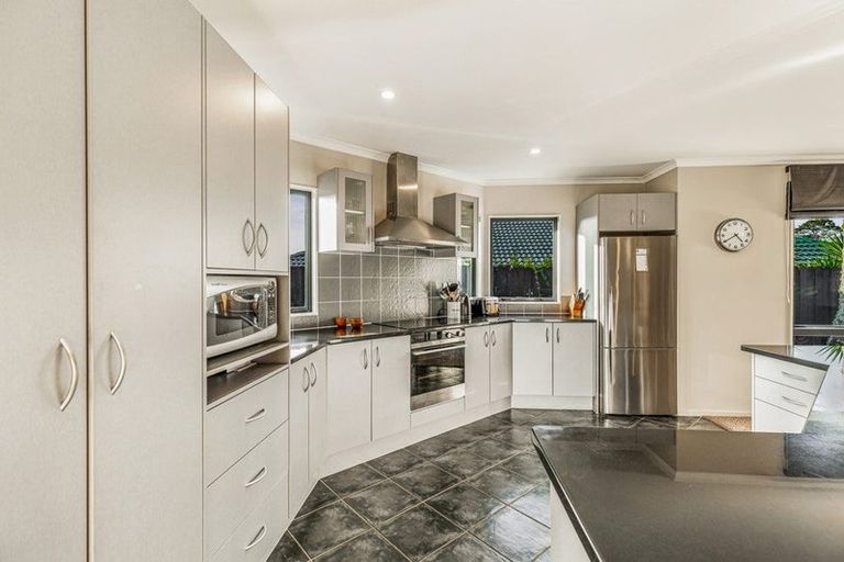 Photo of property in 87 Te Wharau Drive, Greenhithe, Auckland, 0632