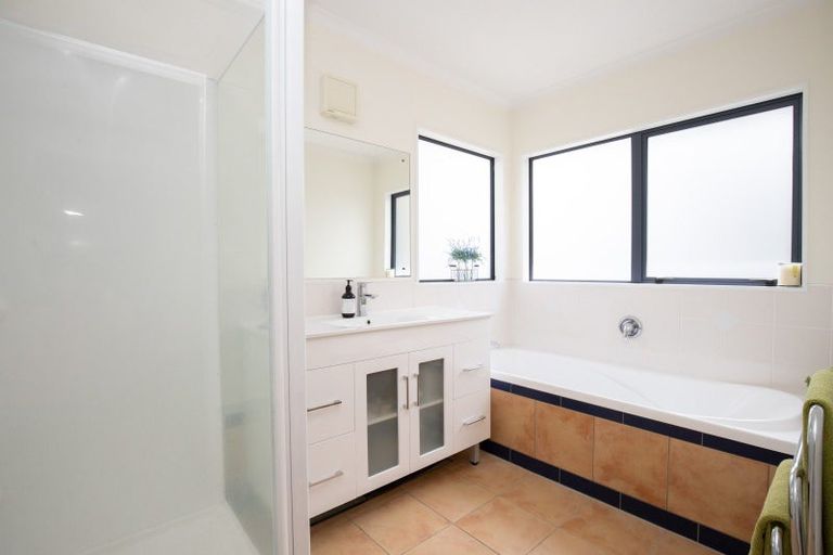 Photo of property in 1 Harris Place, Ngatea, 3503