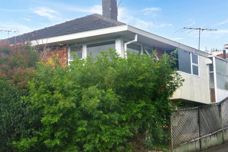 Photo of property in 20 Alton Avenue, Hillcrest, Auckland, 0627