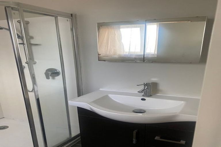 Photo of property in 5 Rosalind Road, Glenfield, Auckland, 0629