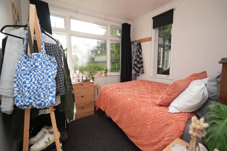 Photo of property in 37 Winston Avenue, Hokowhitu, Palmerston North, 4410