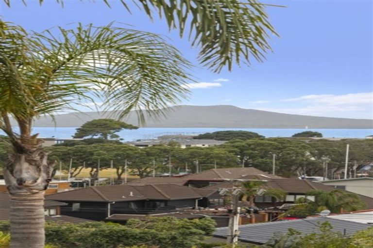 Photo of property in 2/23 Commodore Parry Road, Castor Bay, Auckland, 0620