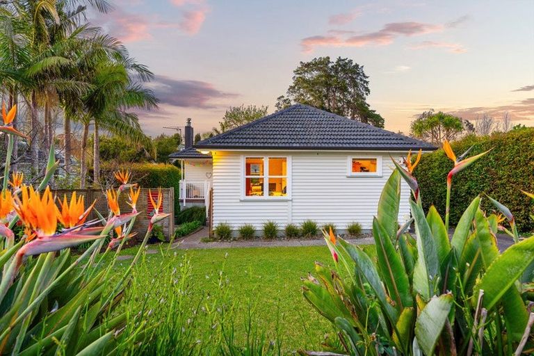 Photo of property in 12 Linwood Avenue, Forrest Hill, Auckland, 0620