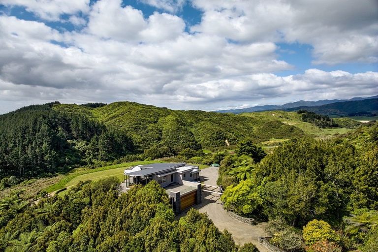 Photo of property in 102 Kuku East Road, Kuku, Levin, 5570