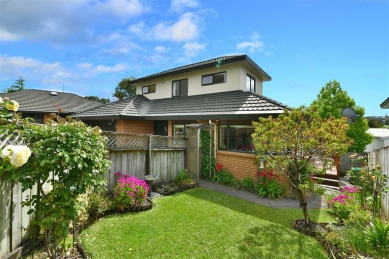 Photo of property in 2/12 Sundown Avenue, Manly, Whangaparaoa, 0930