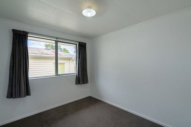 Photo of property in 71 Queenwood Road, Levin, 5510