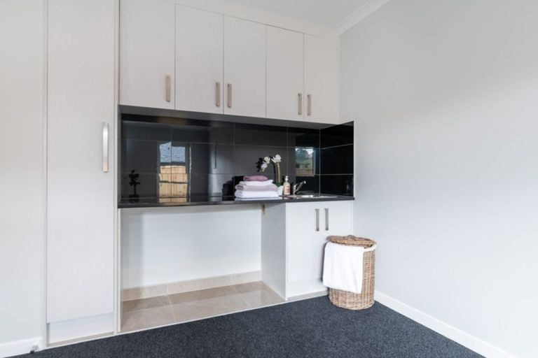 Photo of property in 17 Boocock Crescent, Orewa, 0931