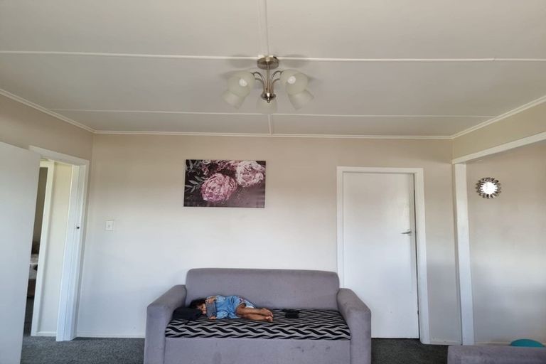 Photo of property in 2 White Road, Manurewa, Auckland, 2102