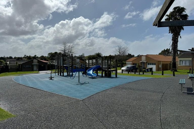 Photo of property in 13 Blueridge Close, Sunnyvale, Auckland, 0612