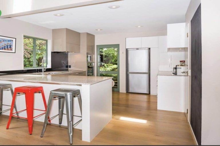 Photo of property in 6 Tree Fern Trail, Campbells Bay, Auckland, 0630