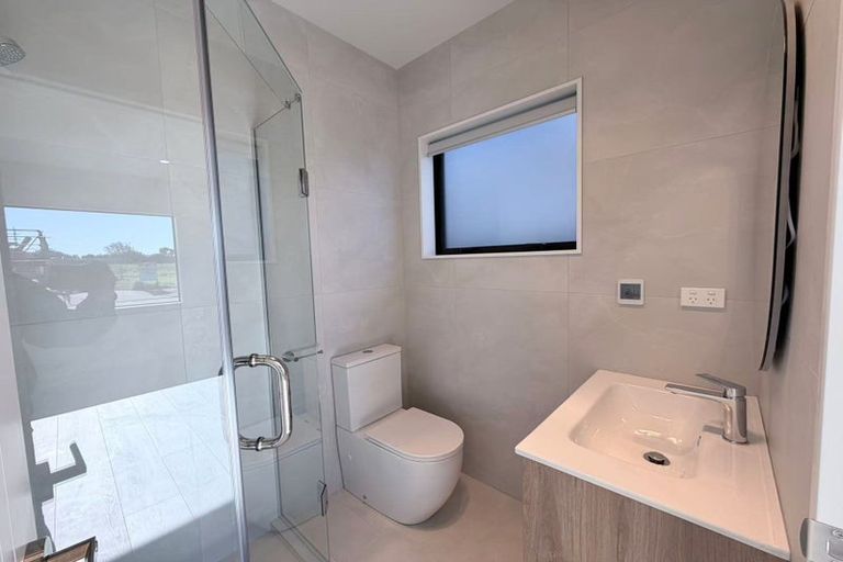 Photo of property in 8 Songline Road, Karaka, 2113