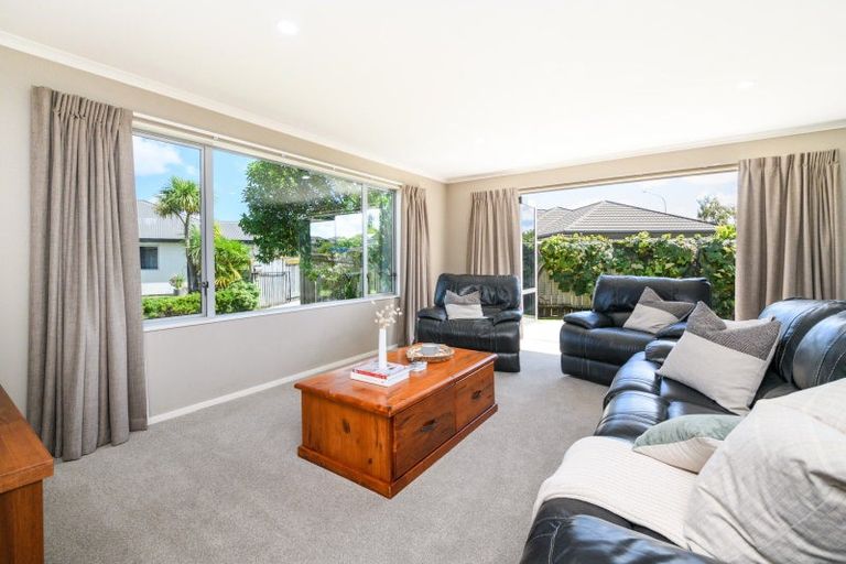 Photo of property in 6 Angelina Way, Kelvin Grove, Palmerston North, 4414