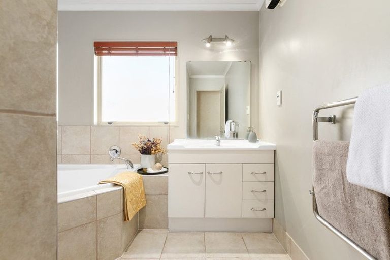 Photo of property in 31 Cairns Crescent, Rototuna, Hamilton, 3210