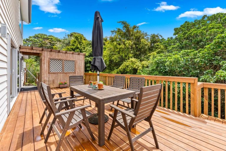 Photo of property in 126-128 Lax Crescent, Leigh, 0985