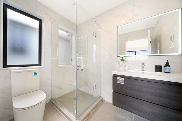 Photo of property in 11a Ballial Place, West Harbour, Auckland, 0618