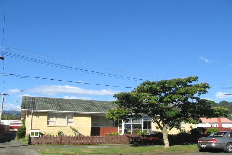 Photo of property in 2/4 Hay Street, Ebdentown, Upper Hutt, 5018