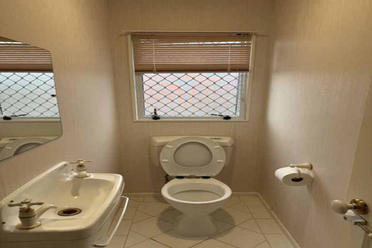 Photo of property in 22 Oliver Twist Avenue, Mellons Bay, Auckland, 2014