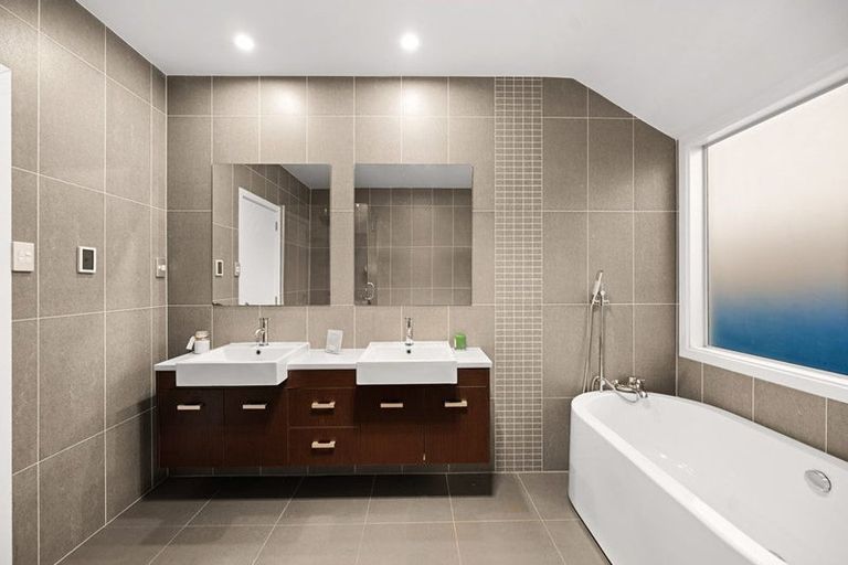 Photo of property in 22 Gibbston Close, Huntington, Hamilton, 3210