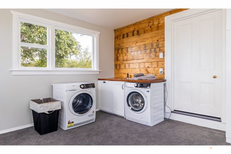 Photo of property in 43 Rhodes Street, Waimate, 7924