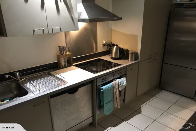 Photo of property in Stadium Garden Flats, 212/107 Thorndon Quay, Pipitea, Wellington, 6011