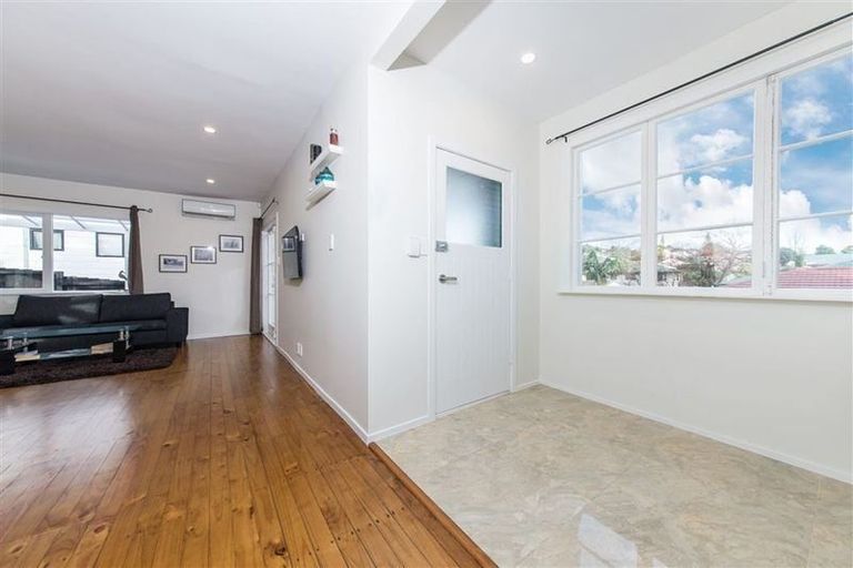 Photo of property in 53b Woodglen Road, Glen Eden, Auckland, 0602